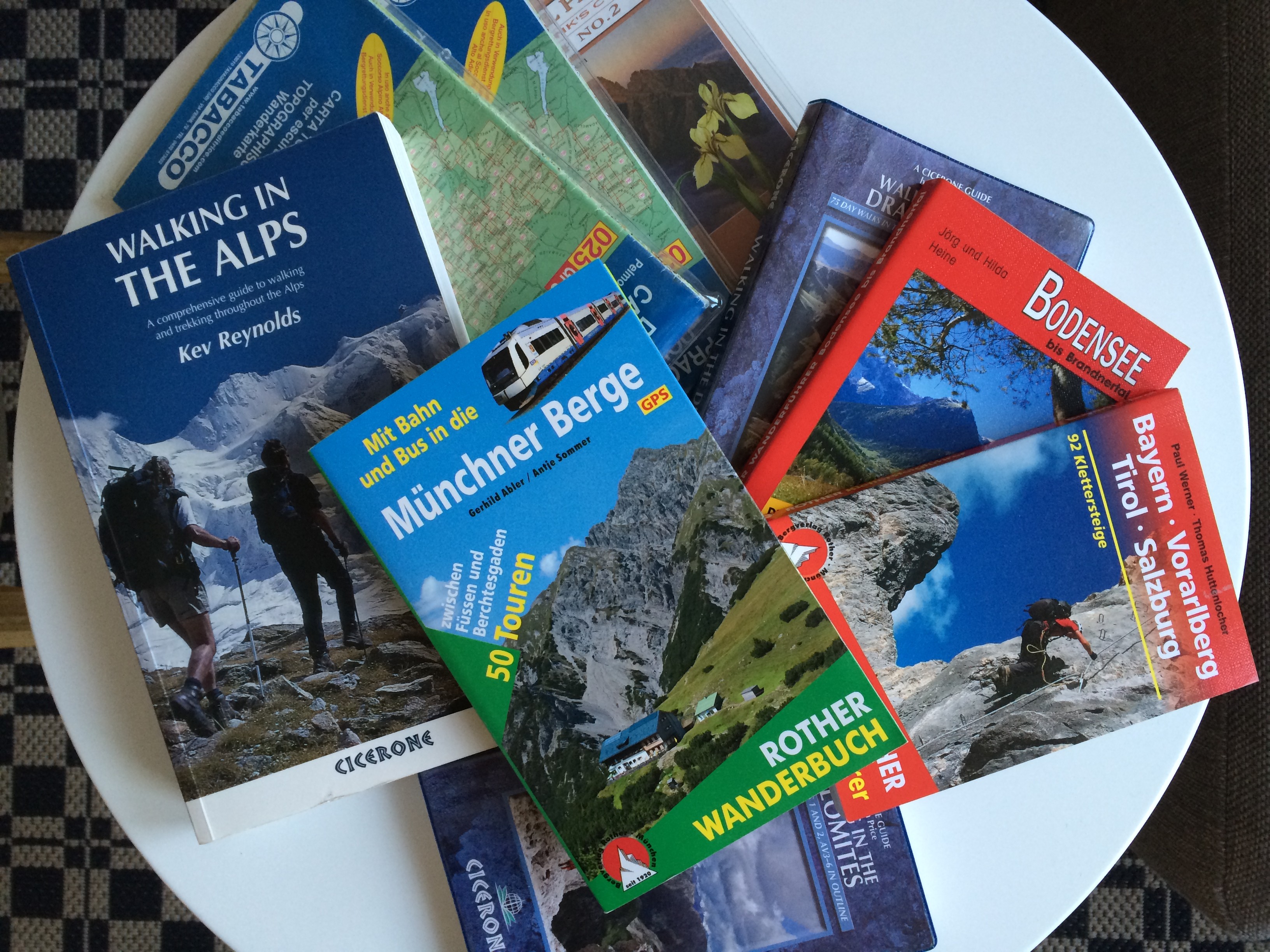 Hiking maps and guides
